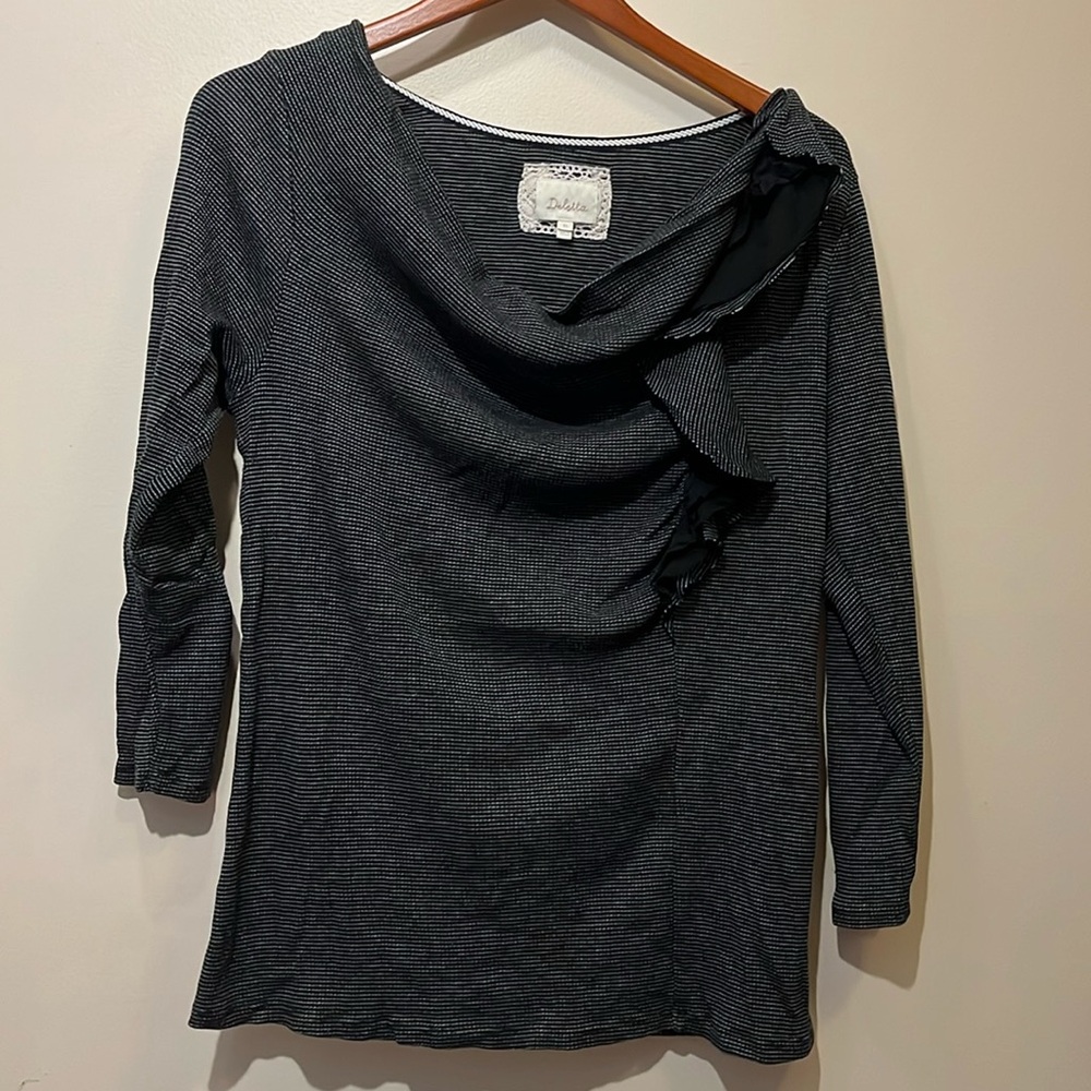 DELETTA Black and white Henley style top with ruffle size XL